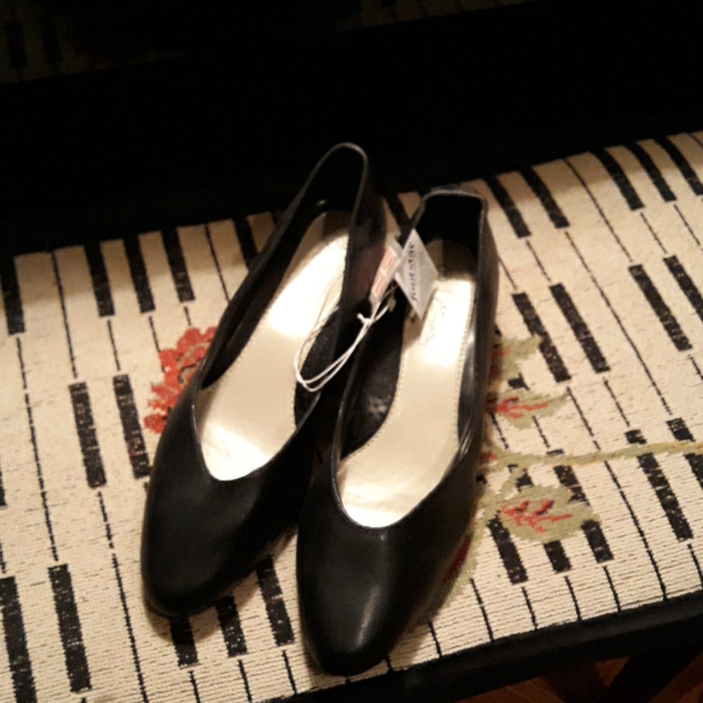 NWT Black shoes